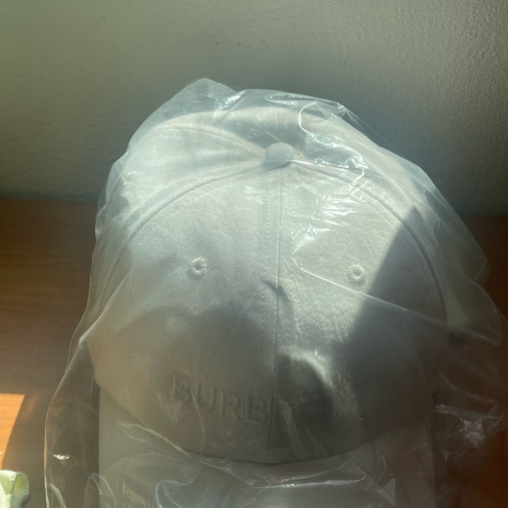 Burberry stylish luxury line rare white Check Cap brand new women’s cap